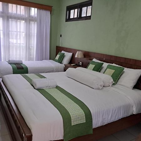 Griya Jene Homestay Syariah Ngabean Exterior photo