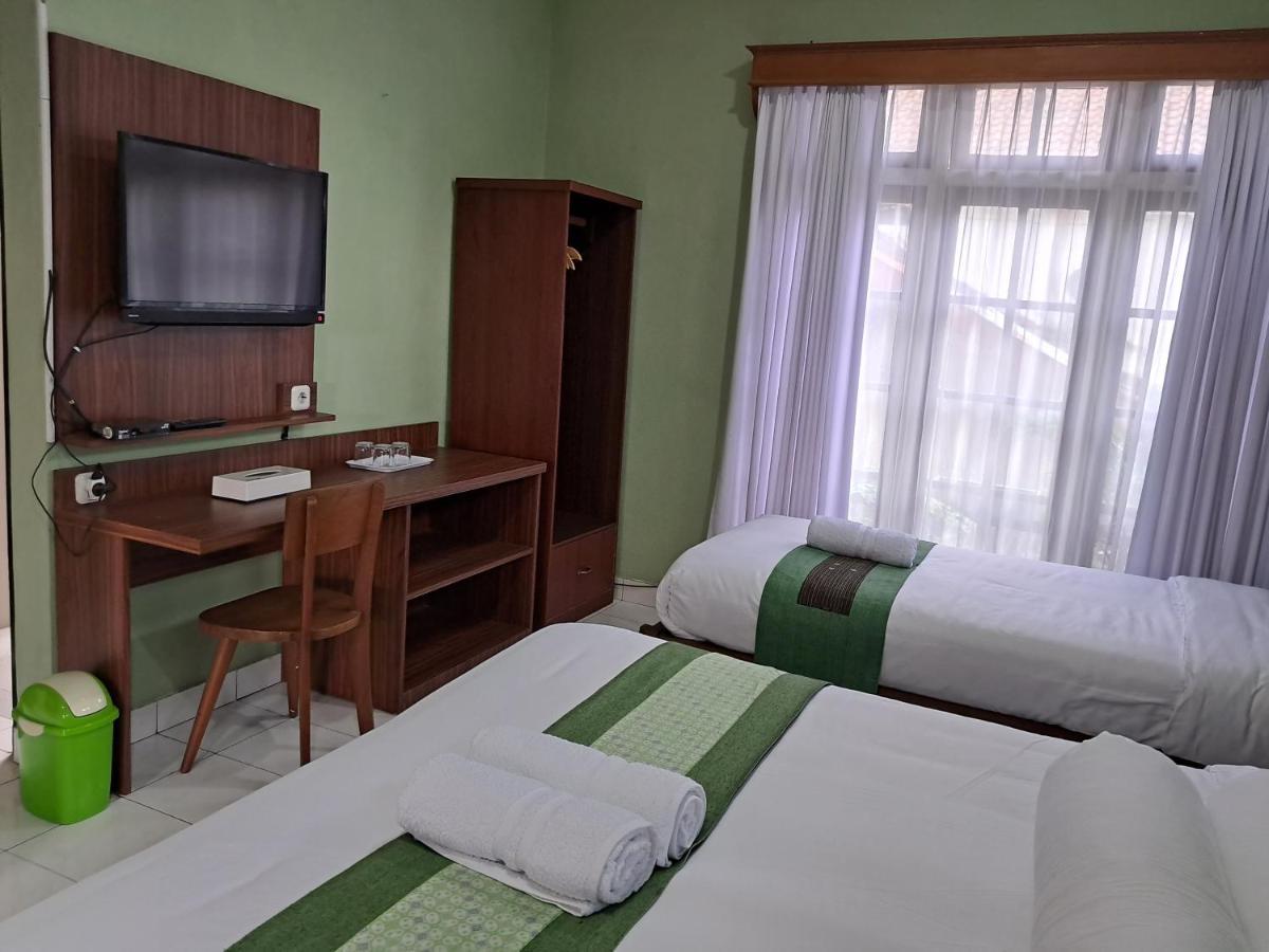 Griya Jene Homestay Syariah Ngabean Exterior photo