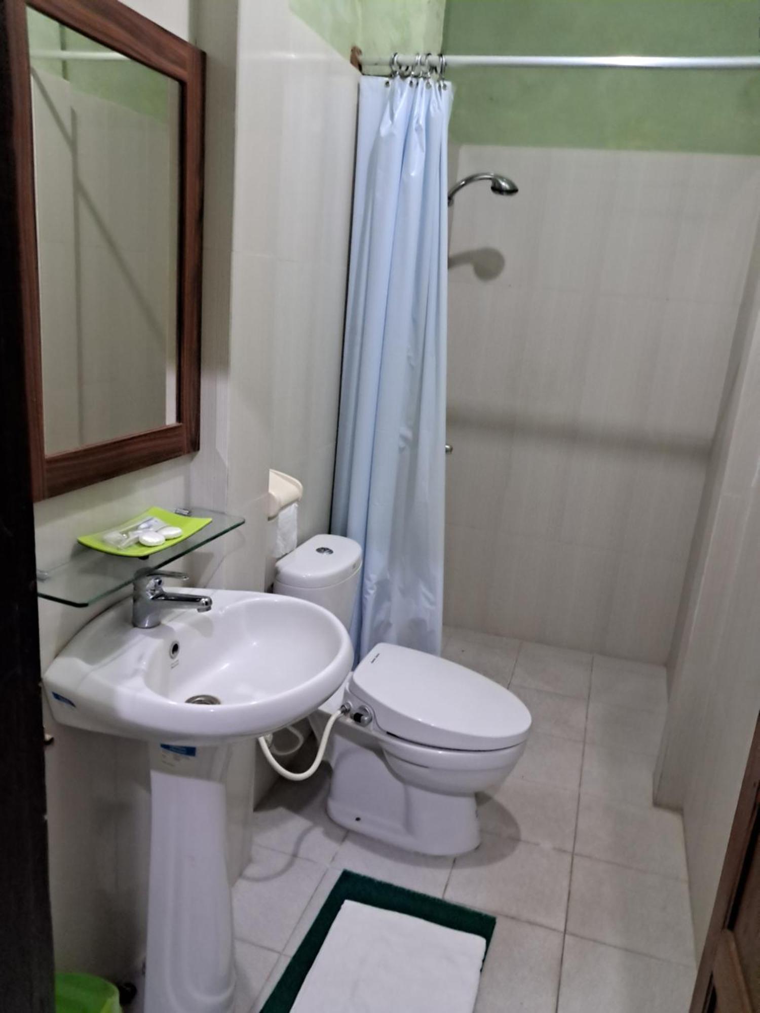 Griya Jene Homestay Syariah Ngabean Exterior photo