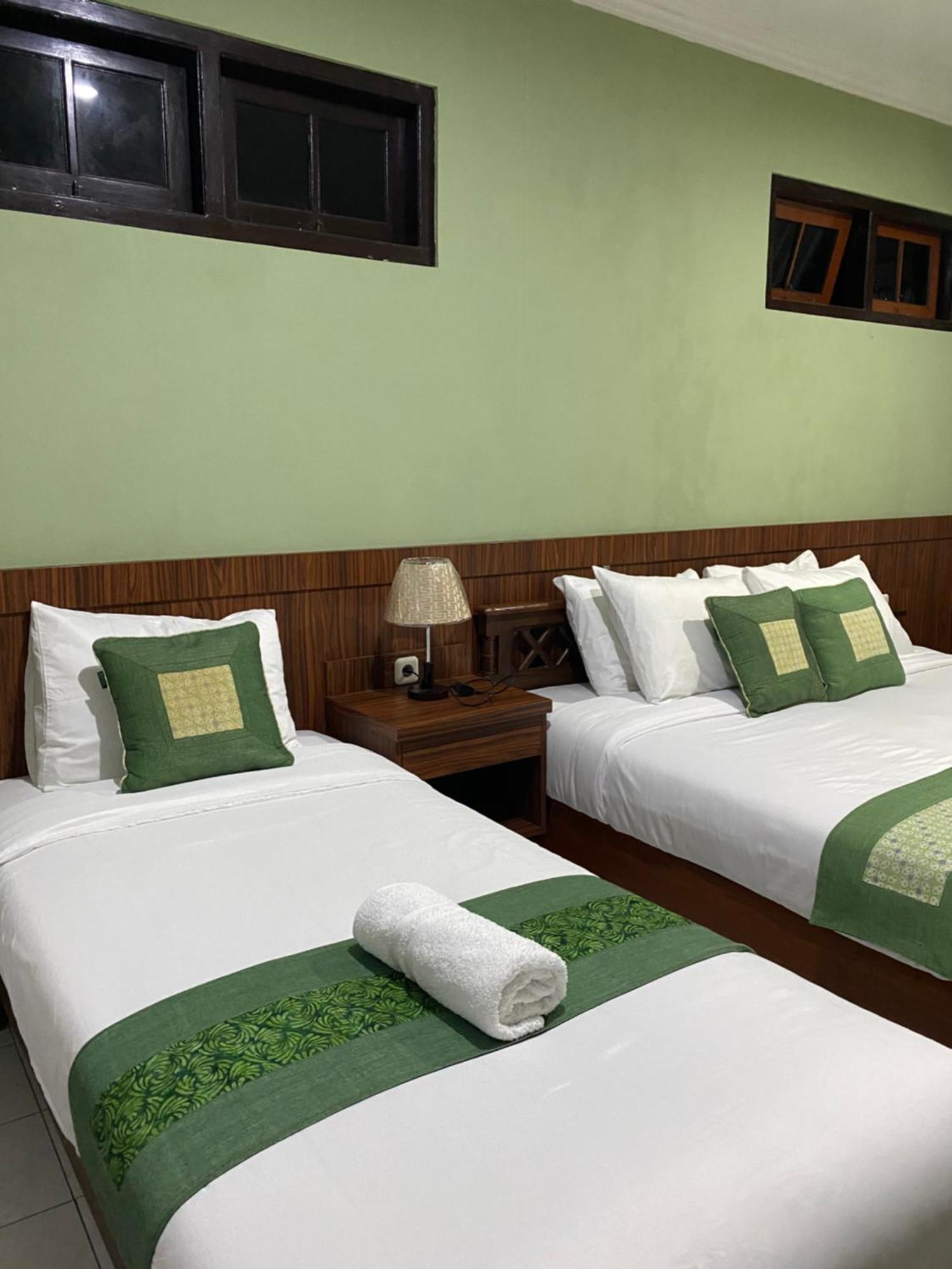 Griya Jene Homestay Syariah Ngabean Exterior photo
